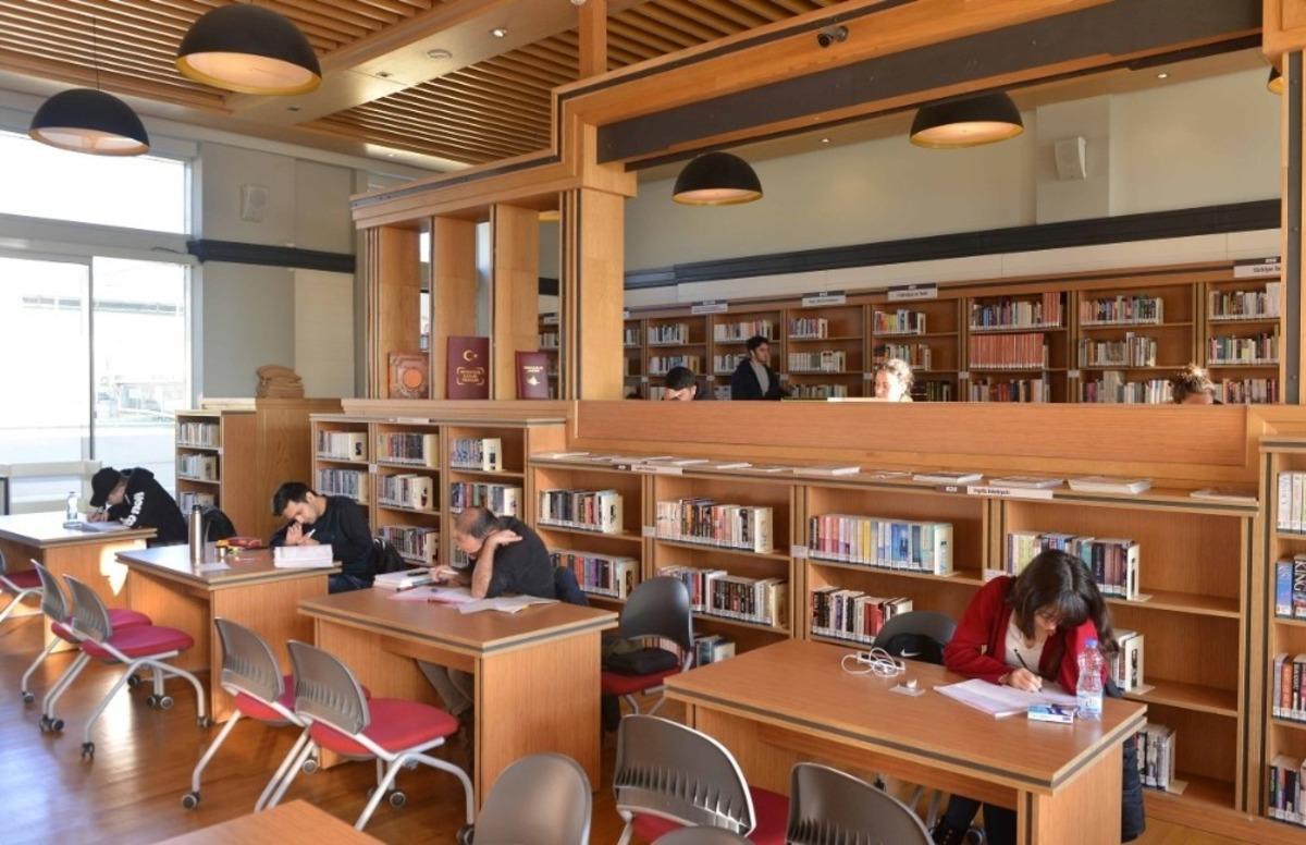 &Ouml;rnek k&uuml;t&uuml;phaneyi 110 bin kişi ziyaret etti