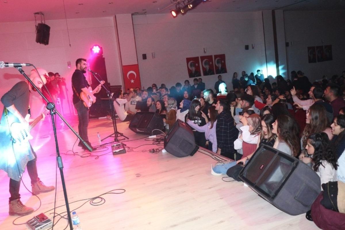 Trakya &Uuml;niversitesi &ouml;ğrencileri &ldquo;Gen&ccedil;lik Festivali 19&rdquo; ile kışa merhaba dedi