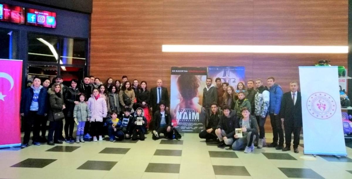 Sporcu ve antren&ouml;rler Naim&rsquo;i izledi