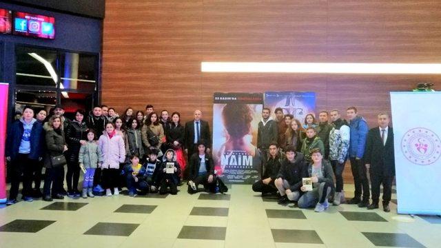 Sporcu ve antrenörler Naim’i izledi