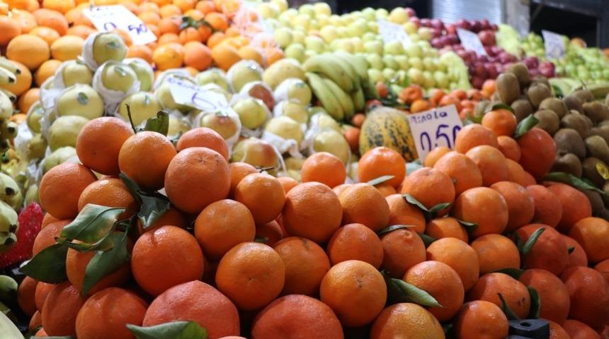 Malatya&rsquo;da patlıcan fiyatı y&uuml;kseldi, portakal fiyatı d&uuml;şt&uuml;