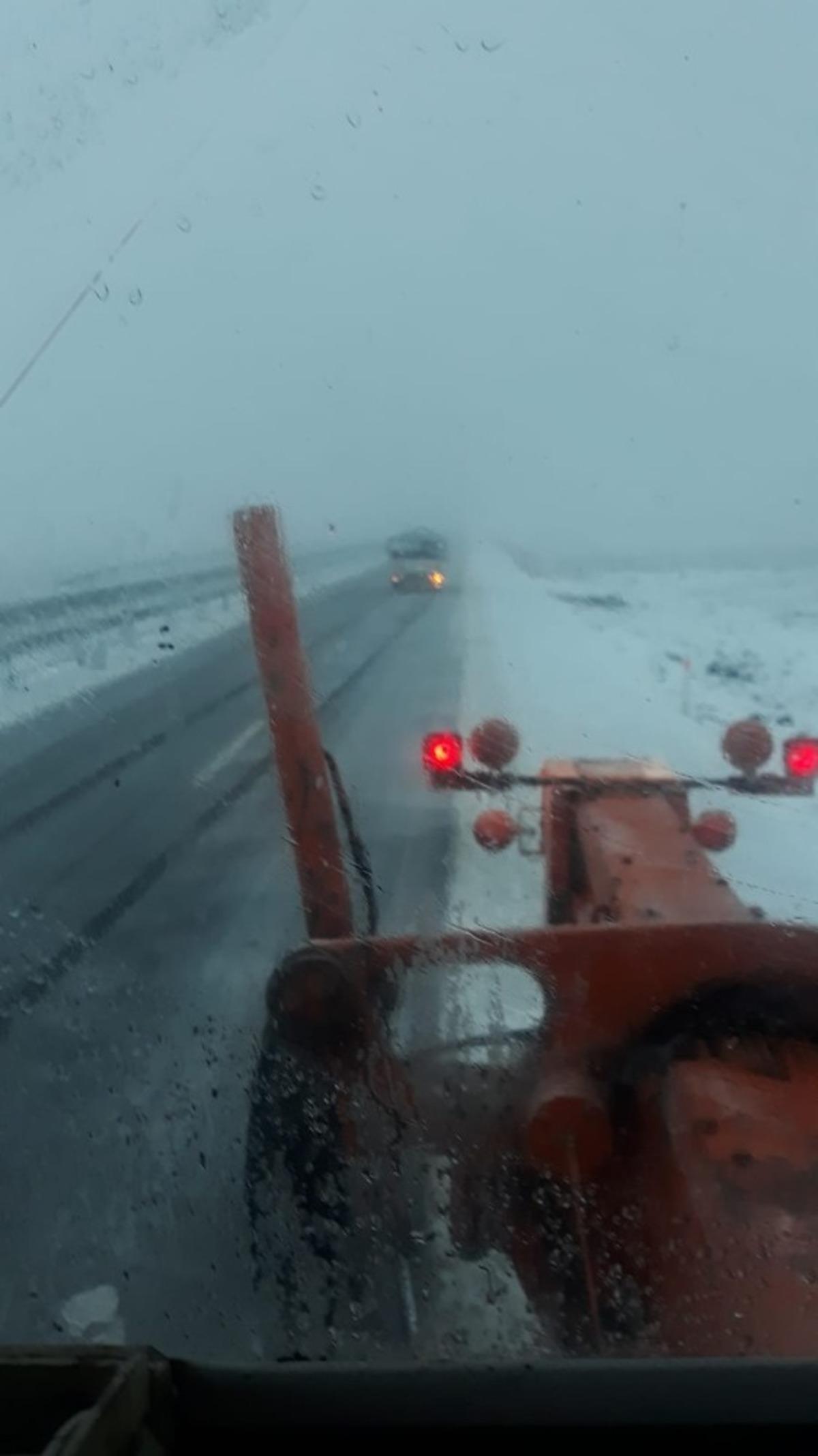 Siverek&rsquo;te kar yolları kapattı