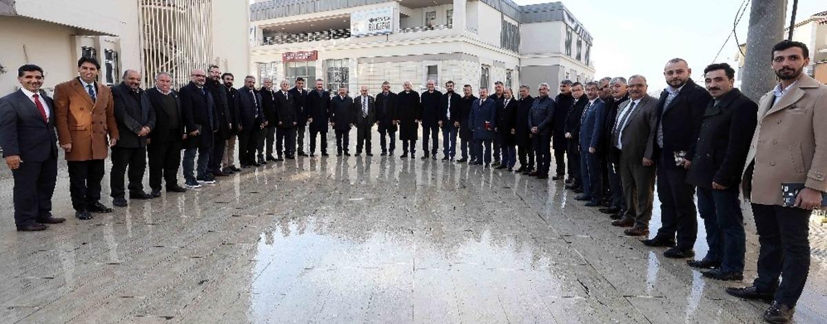 B&uuml;y&uuml;kakın, Dilovası&rsquo;nda muhtarlarla buluştu