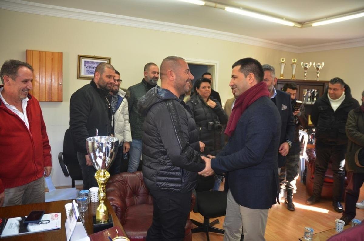 Kuşadası Gen&ccedil;lik Spor kul&uuml;b&uuml;&rsquo;n&uuml;n yeni y&ouml;netimi belirlendi