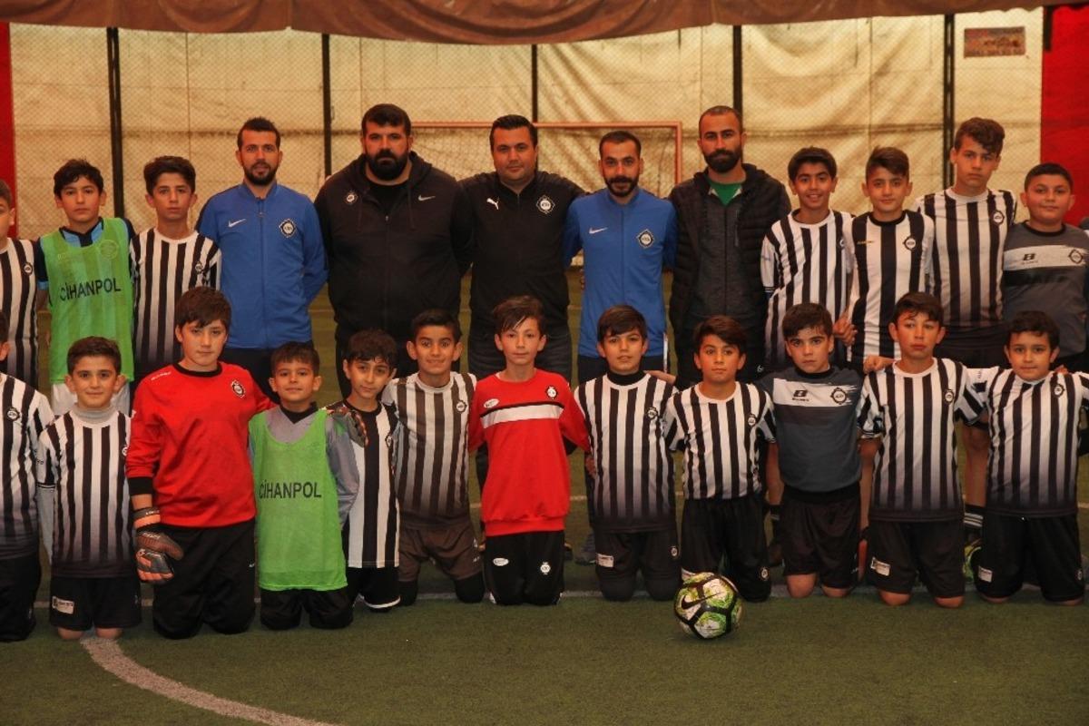 Kızıltepe Altay Futbol Okulun&rsquo;da 150 &ouml;ğrenci eğitim g&ouml;r&uuml;yor