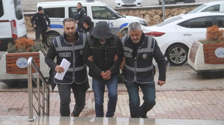 Elazığ&rsquo;da bir kişiyi iş yerinde vuran ş&uuml;pheli  tutuklandı