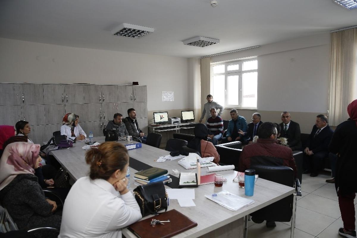 Başkan B&uuml;y&uuml;kkılı&ccedil;&rsquo;tan, &ouml;ğrencilere: &ldquo;&Ouml;rnek ve &ouml;nder olmanızı istiyoruz&rdquo;