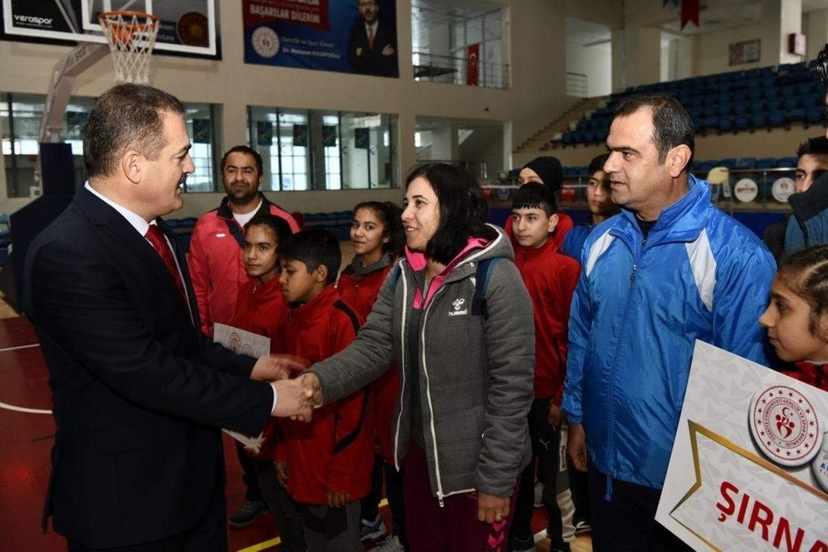 Badminton grup m&uuml;sabakaları Hakkari&rsquo;de yapıldı