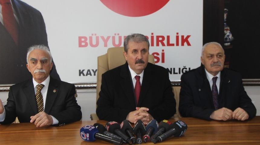 BBP Lideri Destici: "Ben bu teskereye &lsquo;evet&rsquo; demeyen HDP&rsquo;yi anlıyorum. Bunun dışında kalan diğer partileri anlamakta g&uuml;&ccedil;l&uuml;k &ccedil;ekiyorum"