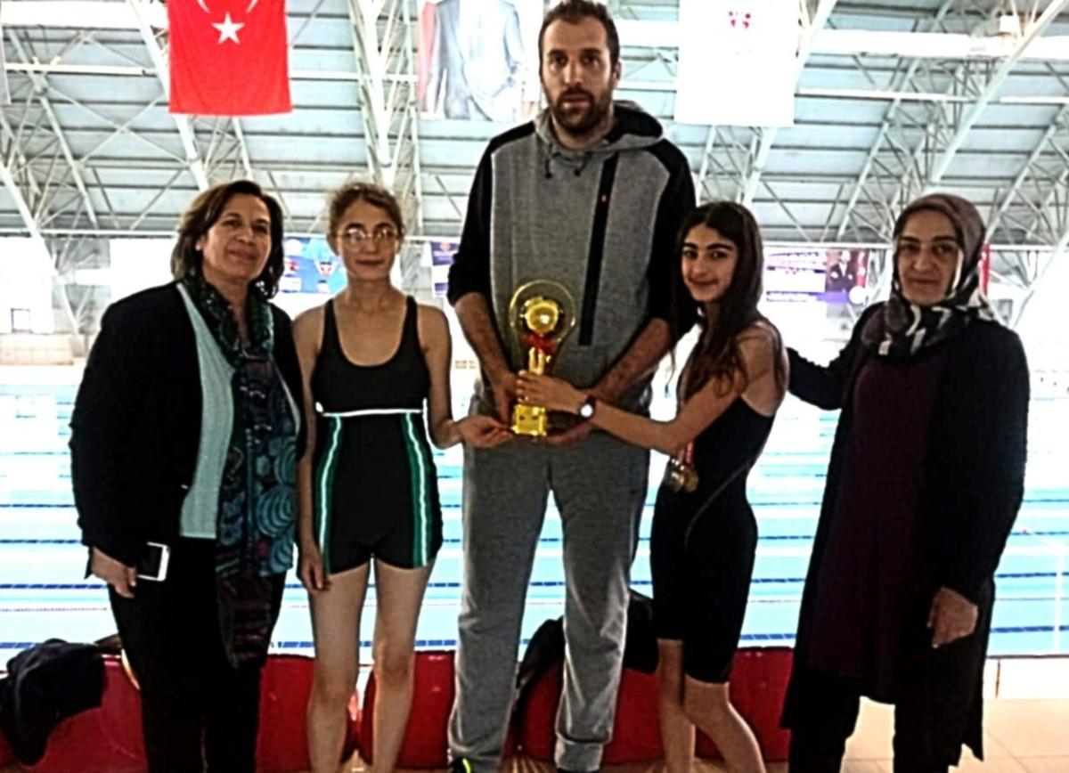 Geleceğin y&uuml;z&uuml;c&uuml;s&uuml; Eremsu Cansever&rsquo;den 3 altın