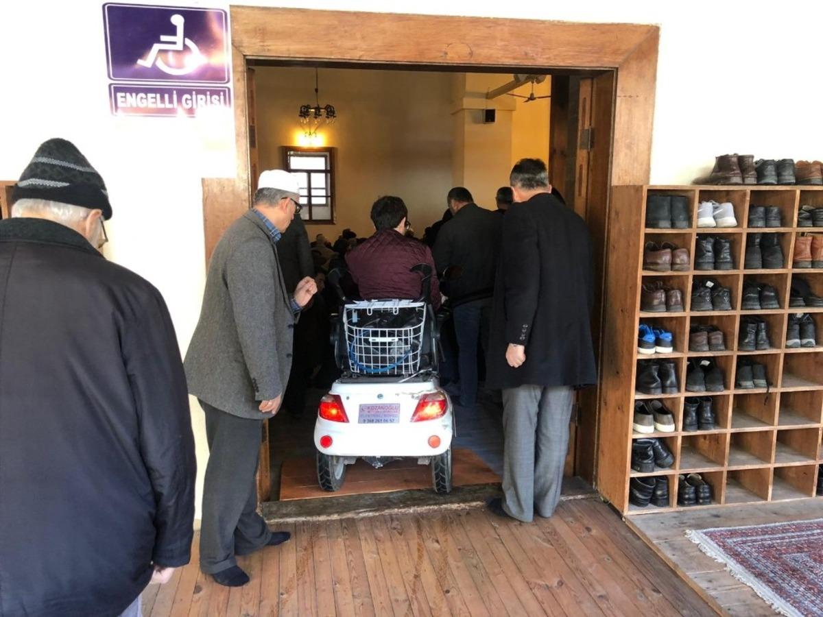Sinop&rsquo;ta camiye engelli kapısı yapıldı