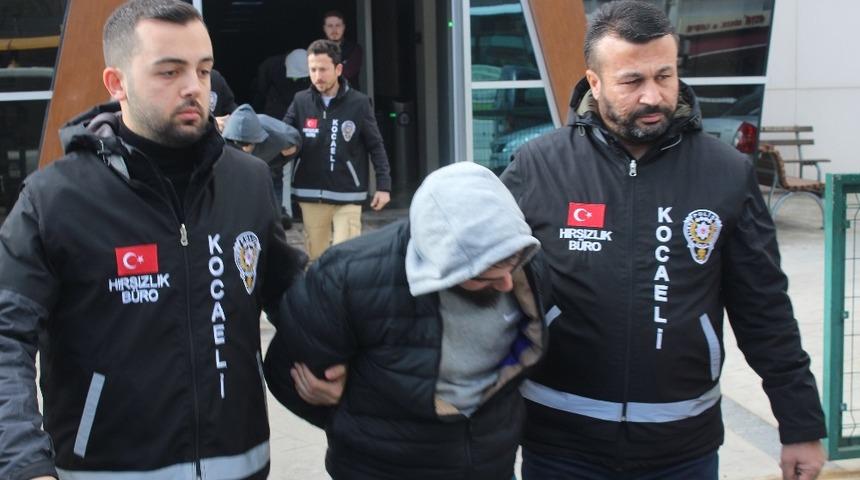 İki evden 45 bin TL&rsquo;lik vurgun! &Ccedil;aldığı saat kolunda &ccedil;ıktı