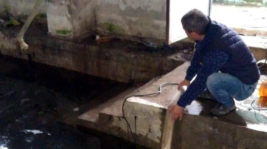 Mersin&rsquo;de yağmurun neden olduğu olumsuzluklar gideriliyor