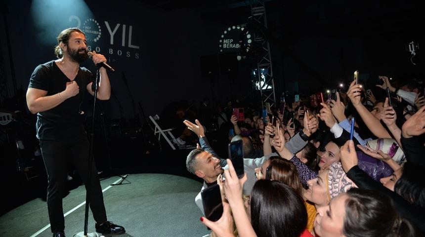 HUGO BOSS Tekstil &ccedil;alışanlarının yeni yıl coşkusu