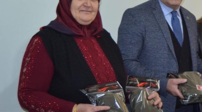 MHP Erzurum Kadın Kollarından askere  sıcak destek