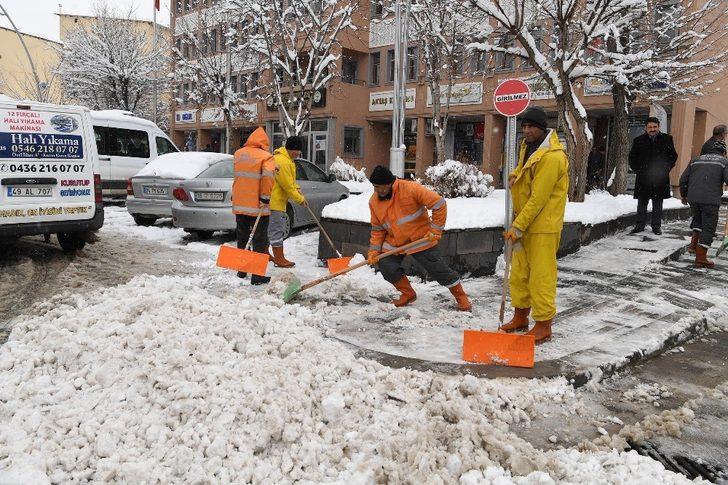 Muş Belediyesinden karla mücadele çalışması G1