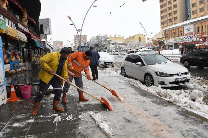 Muş Belediyesinden karla mücadele çalışması G2