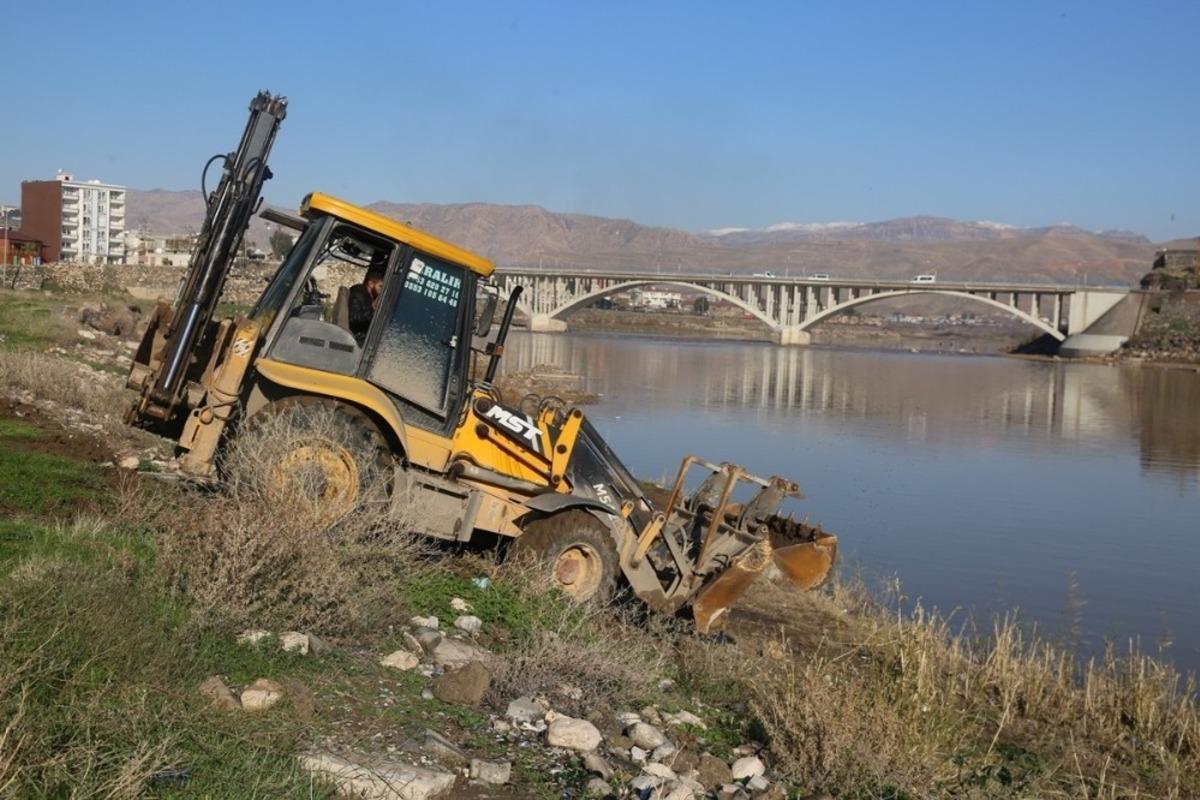 Cizre&rsquo;de 19 bin metrekarelik alanda park &ccedil;alışması
