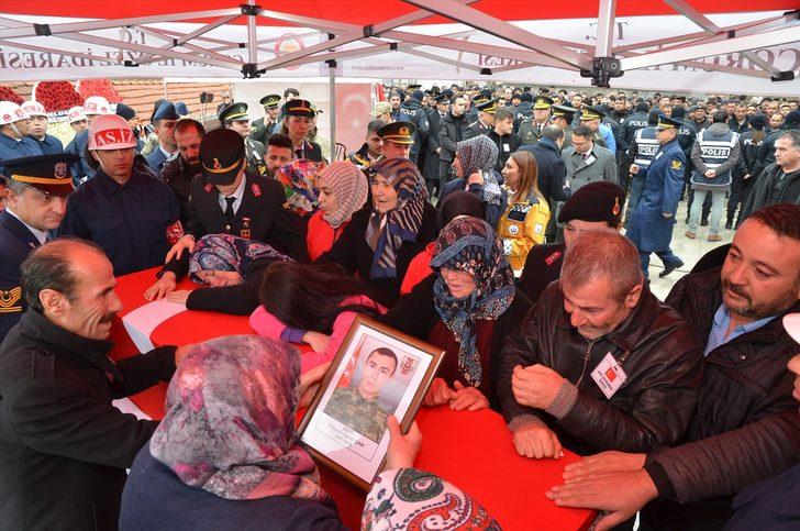 Şehit Sözleşmeli Piyade Er Ayhan Çam son yolculuğuna uğurlandı G4