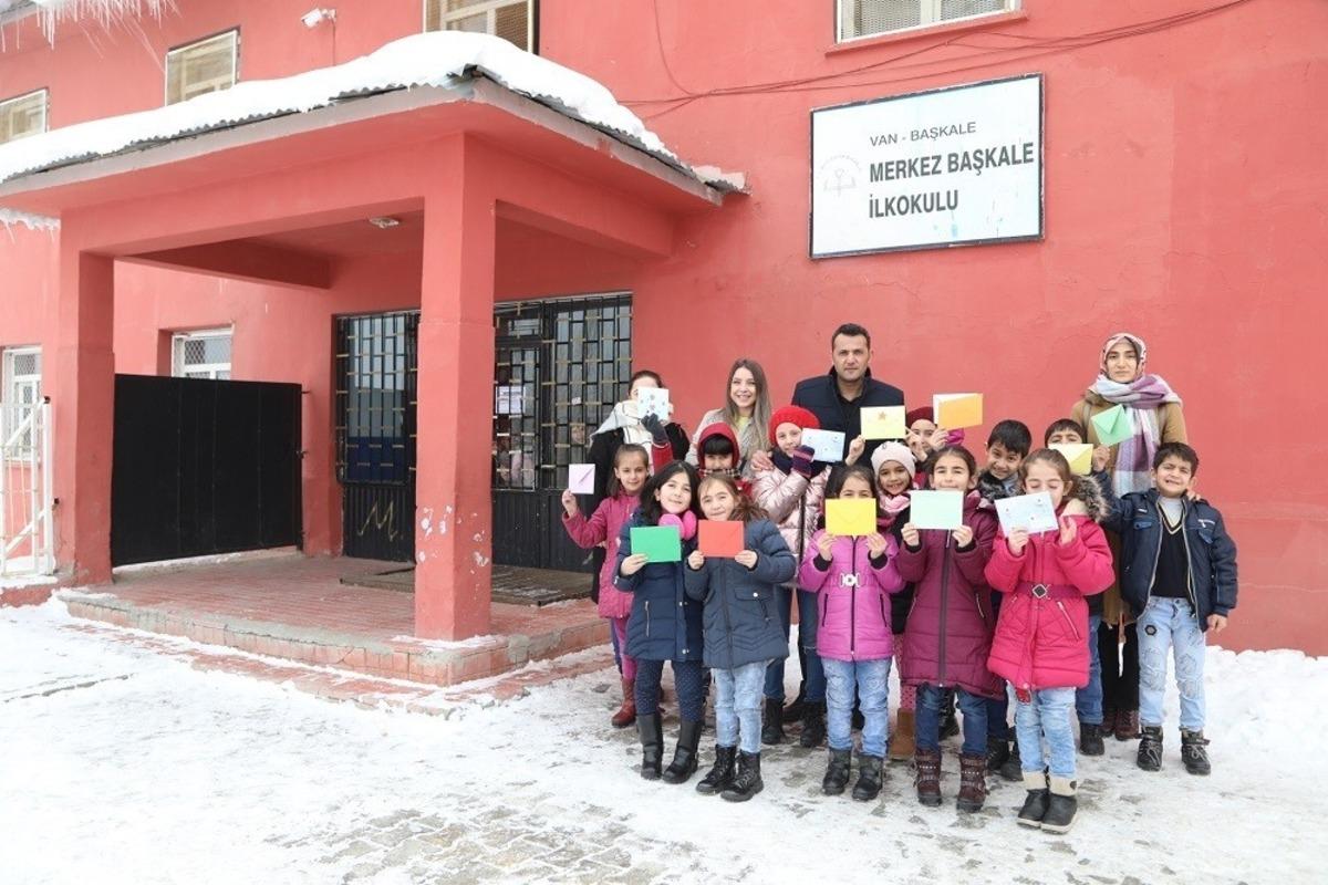 Başkaleli &ouml;ğrencilerden K&uuml;tahya&rsquo;daki &lsquo;Kardeş Okula&rsquo; sevgi mektubu