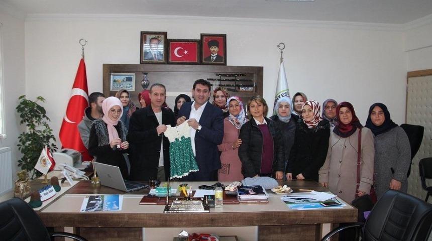 H&uuml;y&uuml;k&rsquo;te HEM&rsquo;in kadın kursiyerlerinden Başkan &Ccedil;iğdem&rsquo;e teşekk&uuml;r ziyareti