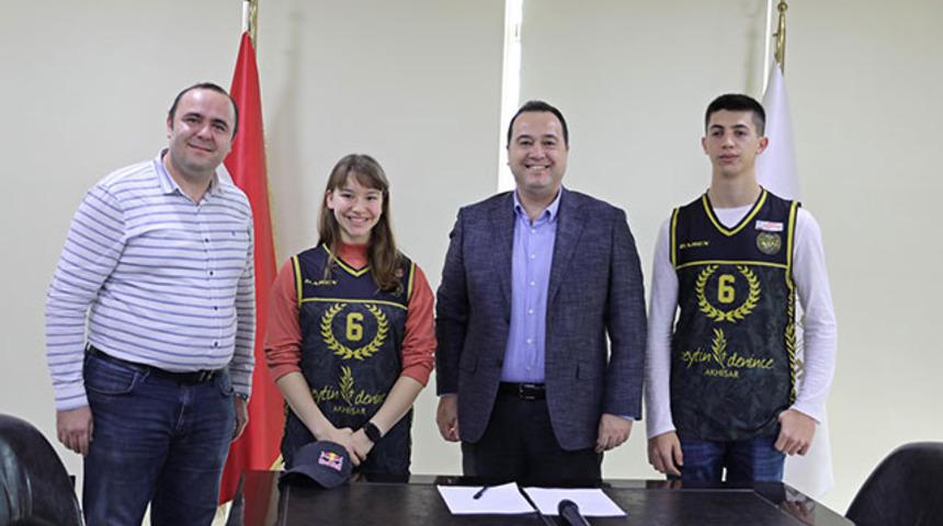 Şampiyon cimnastikçi Ayşe Begüm yuvaya döndü