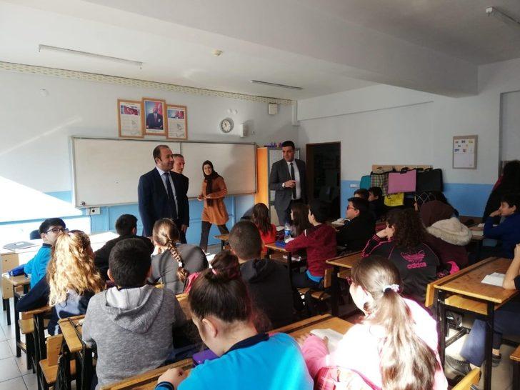 Keman eşliğinde kitap okudular G2