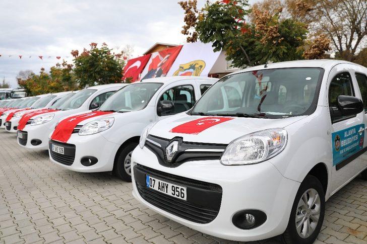 Başkan Yücel yeni araçları dualarla hizmete sundu G1