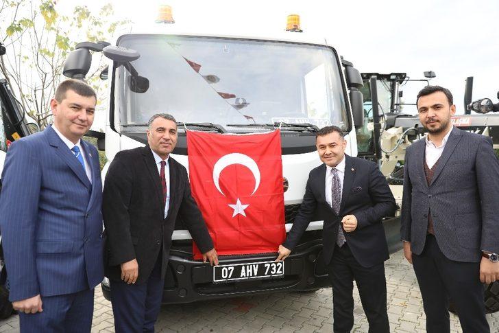 Başkan Yücel yeni araçları dualarla hizmete sundu G5