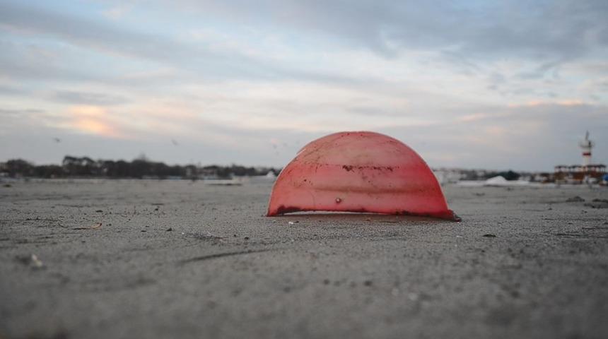 Deniz 30 metre çekildi, balıkçı tekneleri ortada kaldı