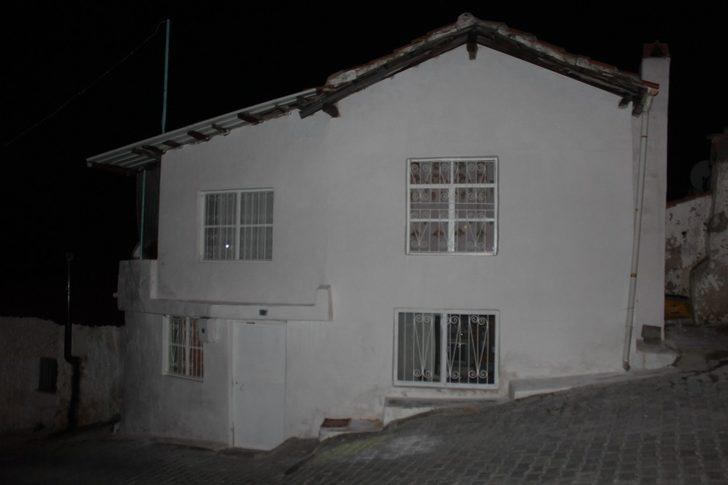 Yaşlı kadın evinde ölü bulundu G1