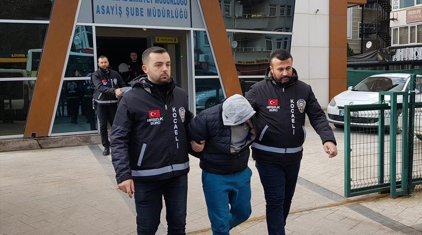 G&Uuml;NCELLEME - Kocaeli'de evlerden hırsızlık yaptığı iddiasıyla yakalanan 2 ş&uuml;pheli tutuklandı