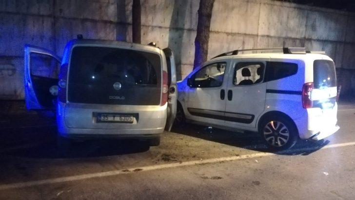 İki araç kafa kafaya çarpıştı! Ağır yaralılar var G4