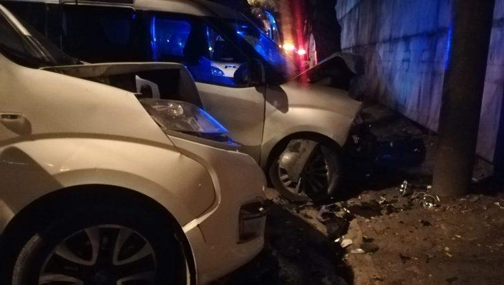 İki araç kafa kafaya çarpıştı! Ağır yaralılar var G2