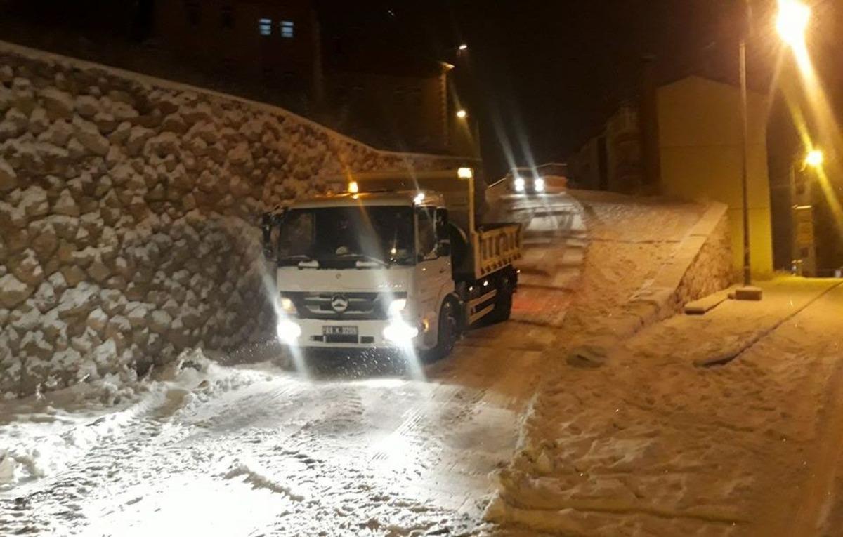 Bayburt Belediyesi&rsquo;nden karla m&uuml;cadele &ccedil;alışması