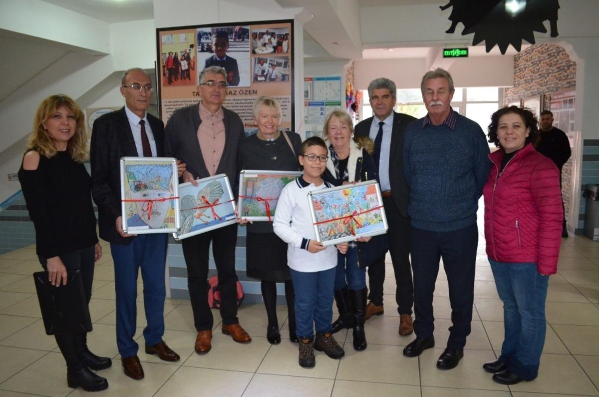 &Ouml;d&uuml;ll&uuml; &ouml;ğrenciye İngilizlerden bilgisayar hediyesi