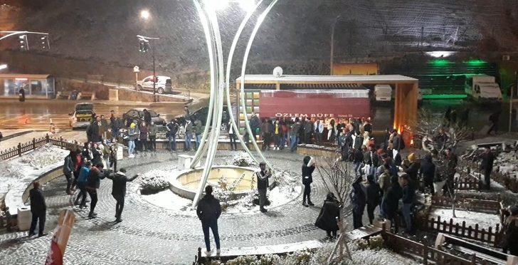 Gümüşhane'de kar altında horon keyfi G1