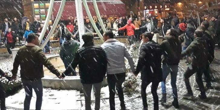 Gümüşhane'de kar altında horon keyfi G3