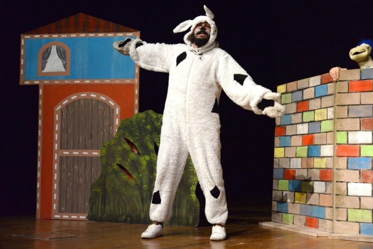 10 bin &ccedil;ocuk tiyatroyla buluştu