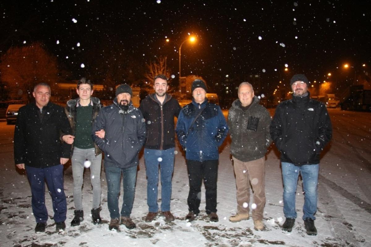 Oltu&rsquo;da beklenen kar yağdı