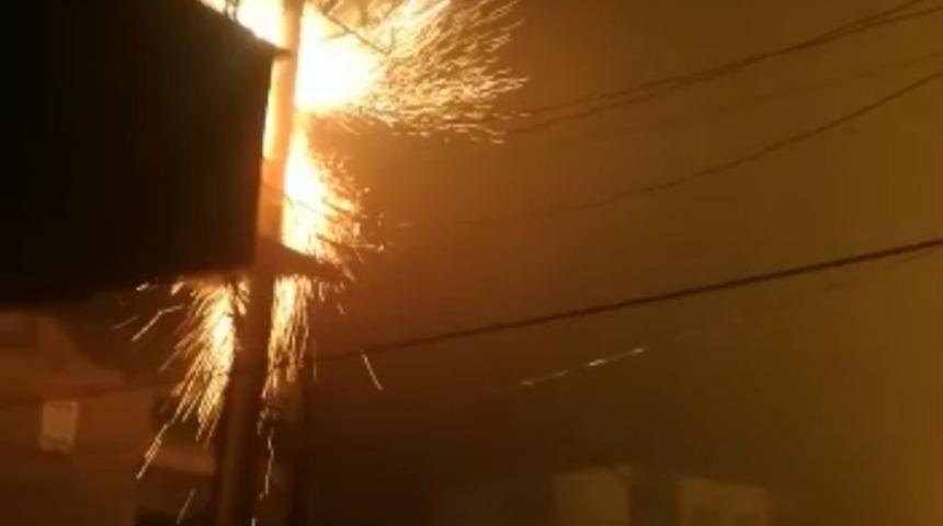 Mazıdağı&rsquo;nda elektrik trafosu bomba gibi patladı