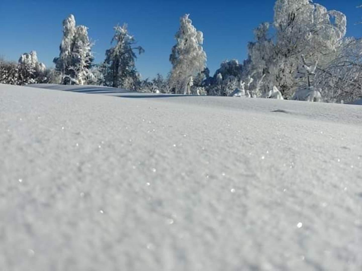 Y&uuml;ksek kesimlere yağan kar kartpostallık g&ouml;r&uuml;nt&uuml;ler oluştu