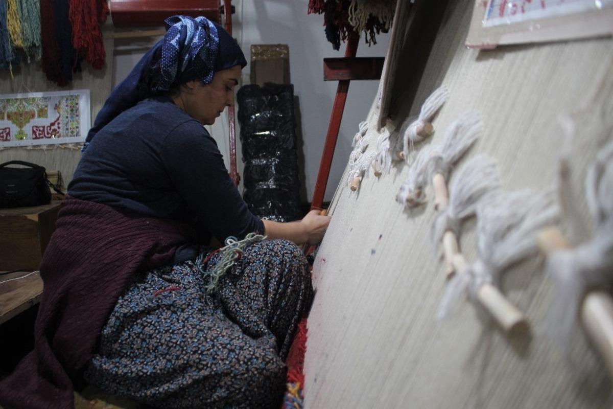 D&uuml;nyada kendi adıyla anılan tek halı &lsquo;Uşak halısı&rsquo;