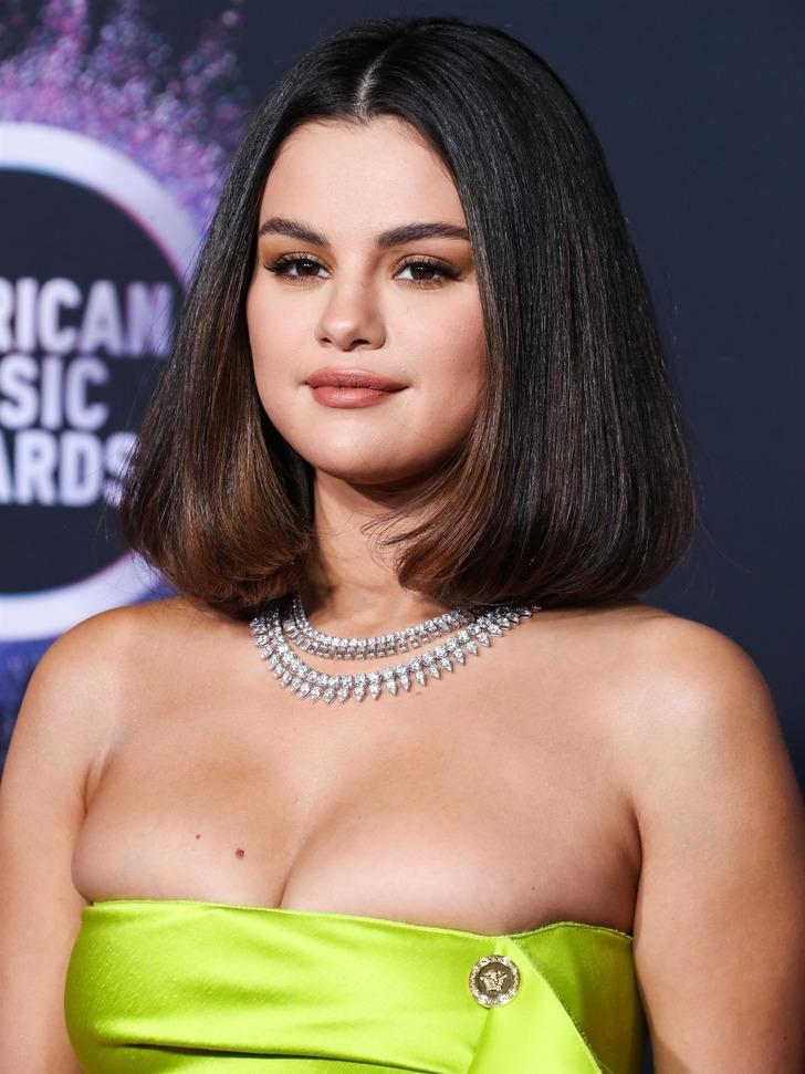 Bikinili görüntülenen Selena Gomez kilolarıyla dikkat çekti G3