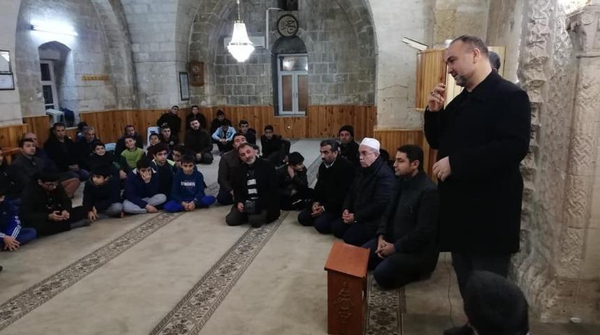 Gen&ccedil;ler camide buluşuyor