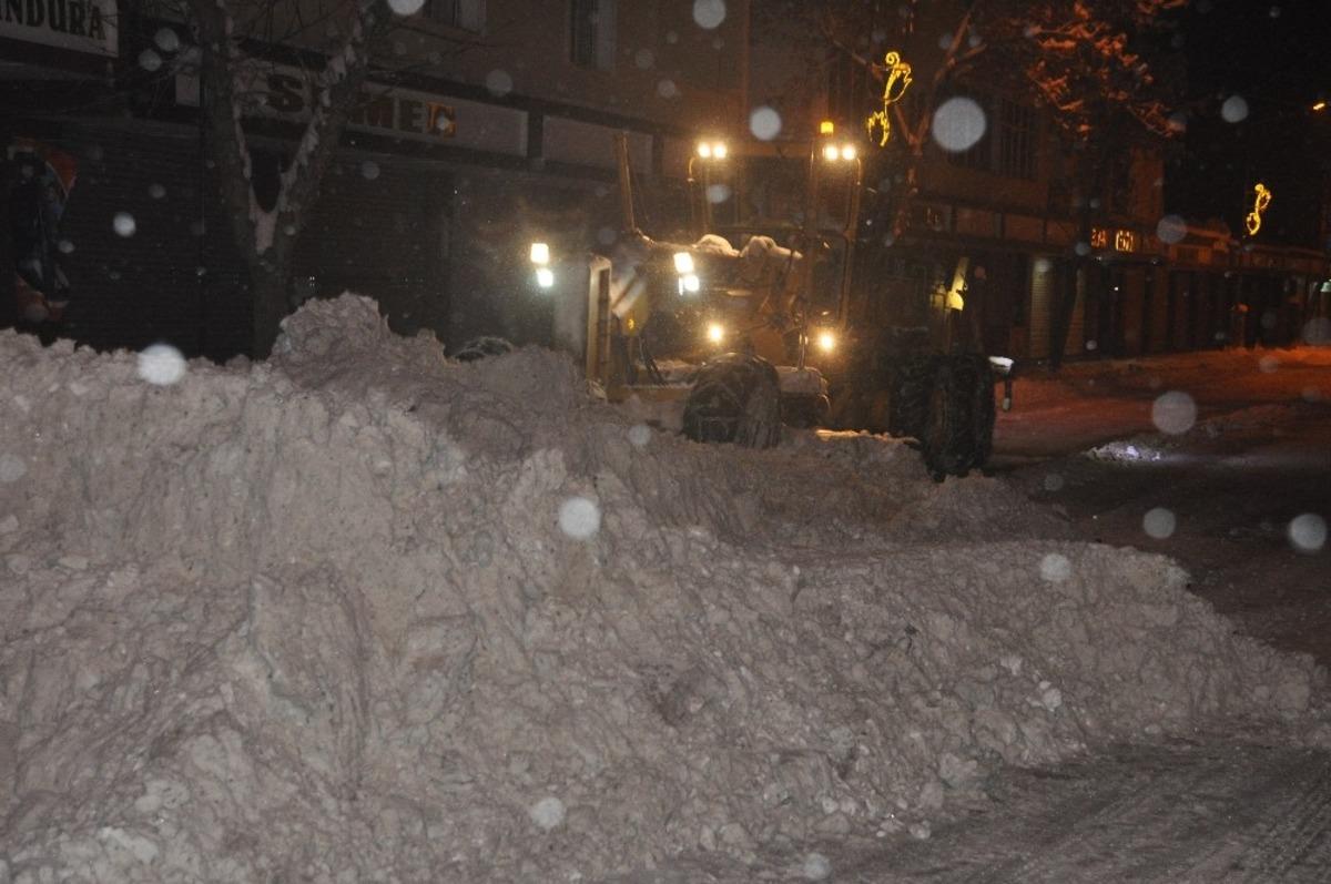 Bulanık Belediyesi&rsquo;nden karla m&uuml;cadele &ccedil;alışması
