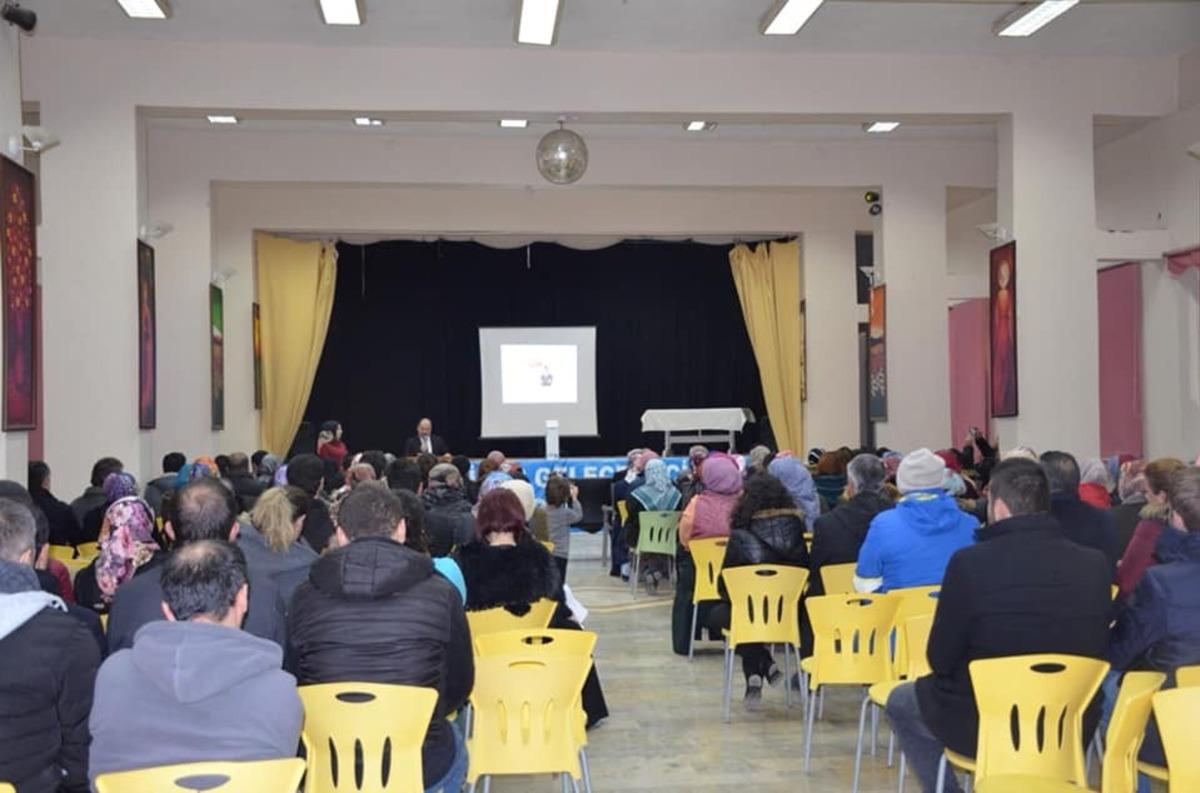 &ldquo;Mutlu Aile Başarılı &Ouml;ğrenci&rdquo; eğitim semineri d&uuml;zenlendi