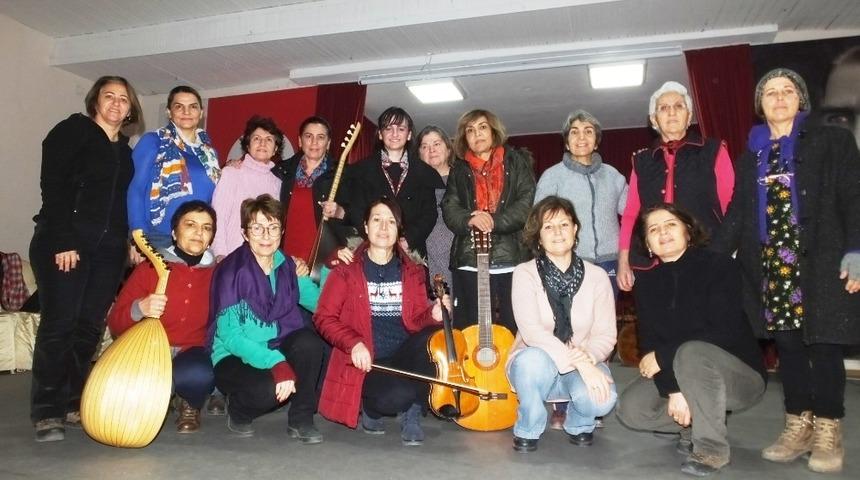 Burhaniye&rsquo;de kadın tiyatrocular kadınlar i&ccedil;in oynayacak