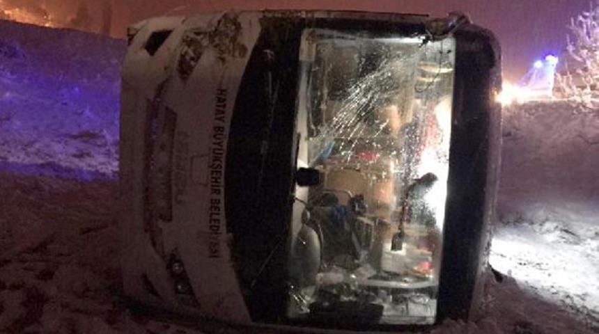 Hatayspor genç takımını taşıyan otobüs devrildi: 23 yaralı