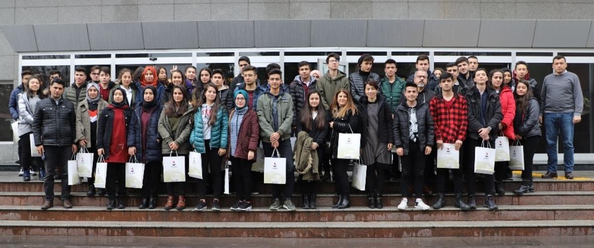 Lise son sınıf &ouml;ğrencileri &uuml;niversite hazırlığında
